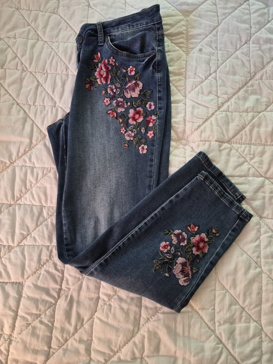 Earl Jeans Denim - Earl - Floral Embroidered Skinny Ankle Jeans- Size 12
